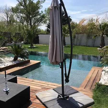 Villa Piscine Sur A 50 Metres De La