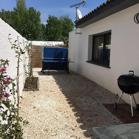 Villa Piscine Sur A 50 Metres De La *