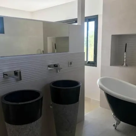 Villa Piscine Sur A 50 Metres De La Agde