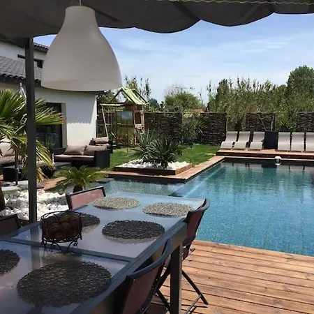 Piscine Sur A 50 Metres De La Villa Agde